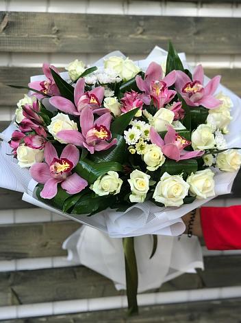 Букет цветов из: Розы и Хризантемы в Горькой Балке