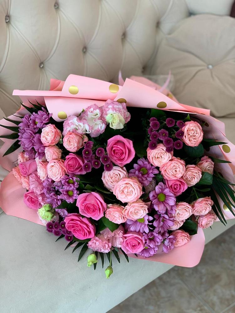 Букет цветов из: Хризантемы, Розы и Лизиантусы в Горькой Балке