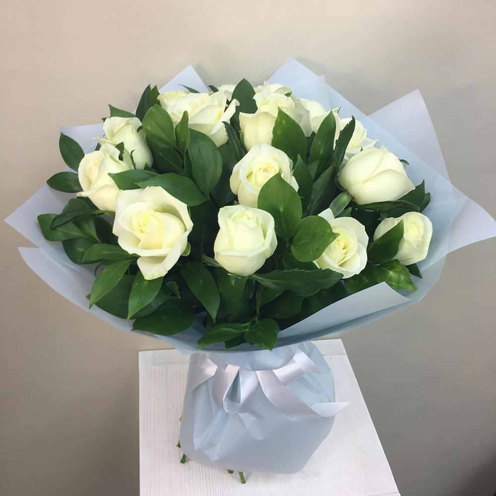Букет 15 Белых роз Проуд в Горькой Балке