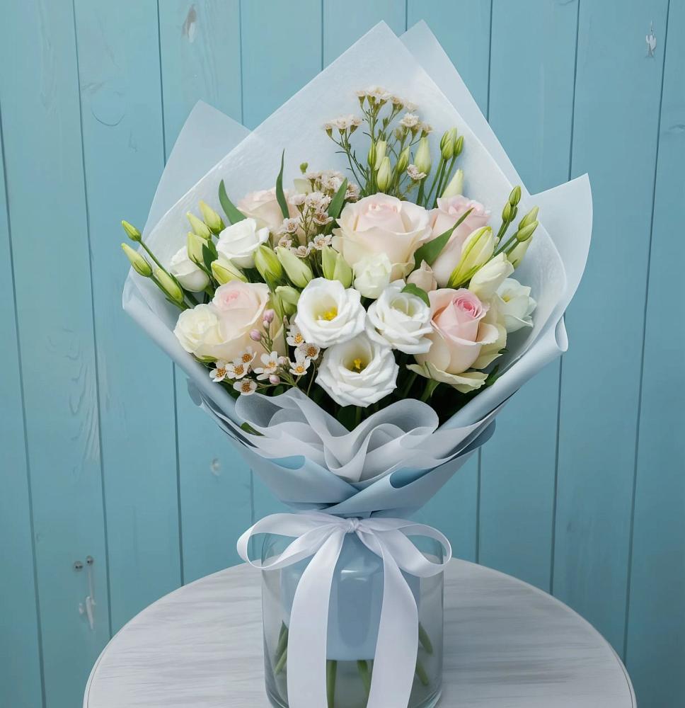 Букет цветов из: Розы и Лизиантусы в Горькой Балке