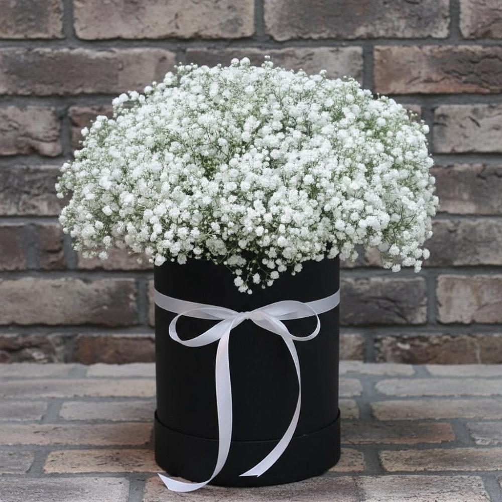 Цветочная композиция из Гипсофила в шляпной коробке в Горькой Балке