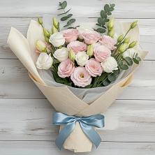 Букет цветов из:  Лизиантусы в Горькой Балке