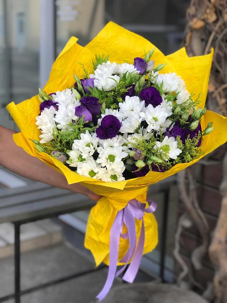Букет цветов из: Ирисы, Хризантемы и Ромашки в Горькой Балке