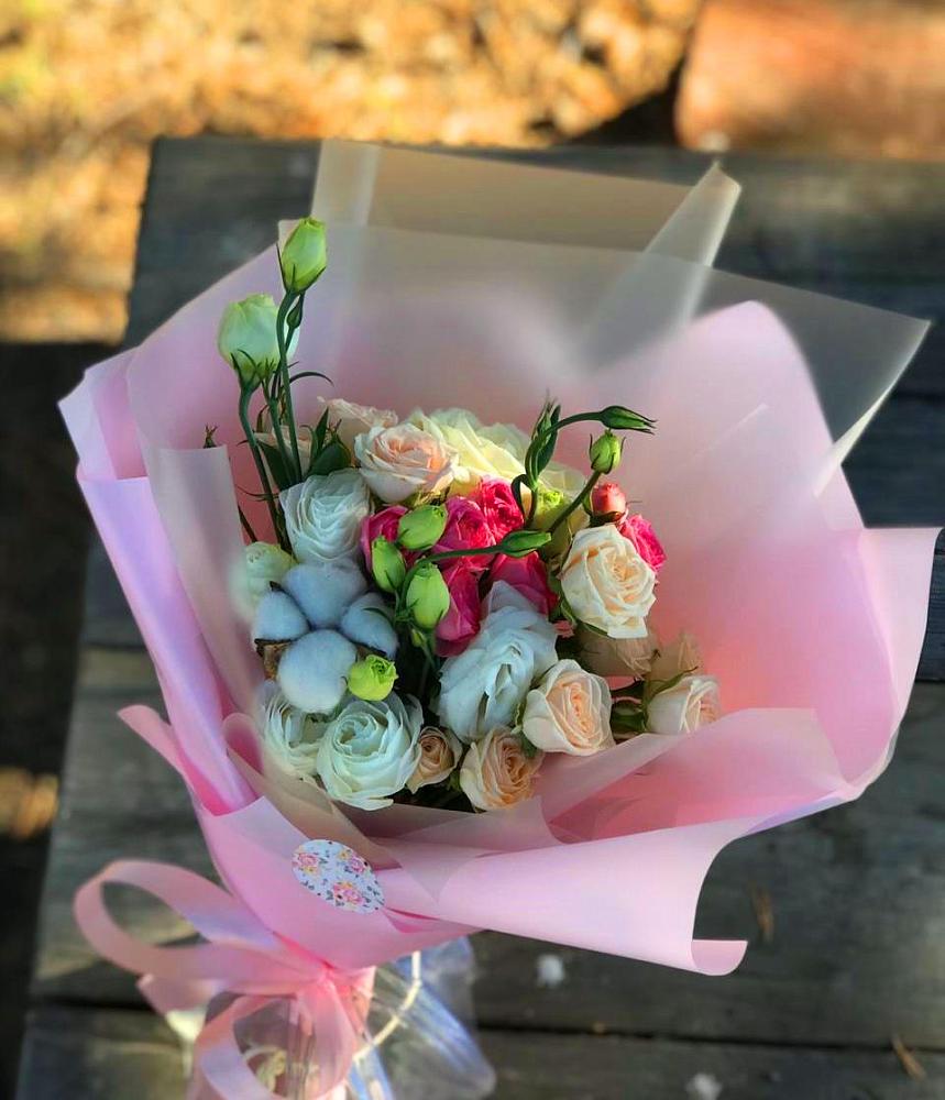 Букет цветов из: Розы и Лизиантусы в Горькой Балке