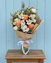 Букет цветов из:  Альстромерии, Лизиантусы, Розы и Хризантемы в Горькой Балке