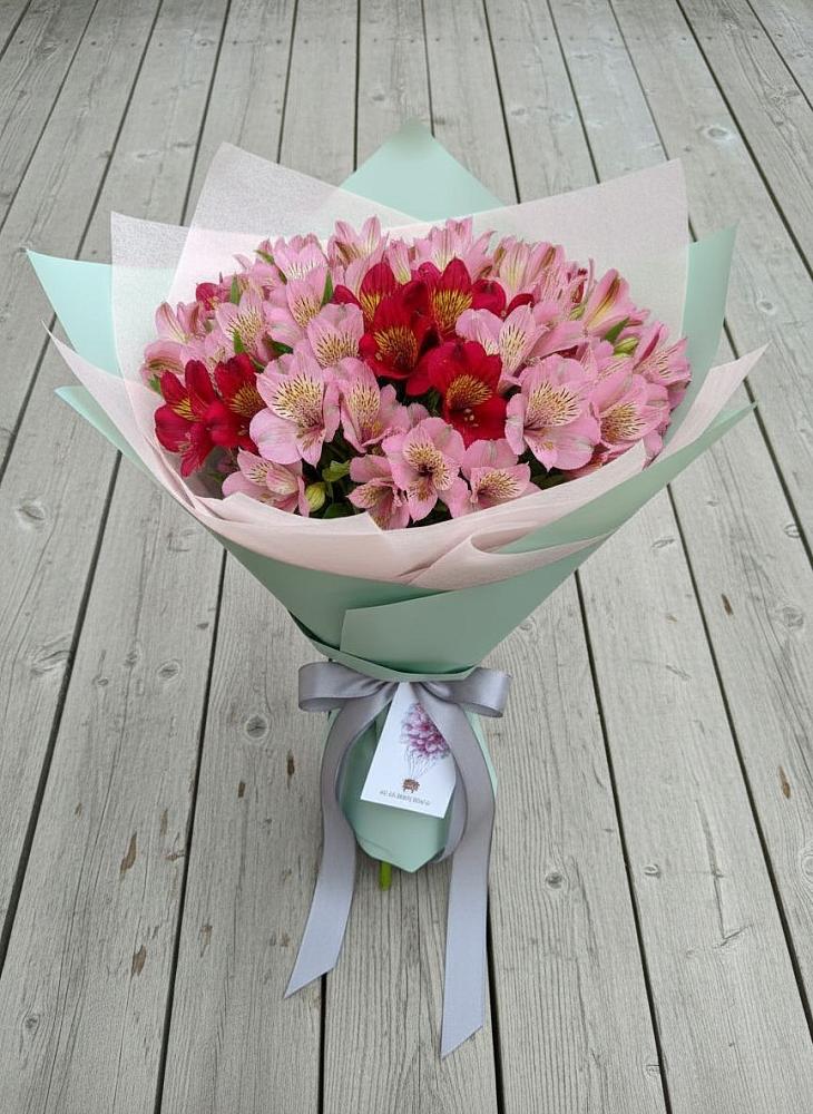 Букет цветов из: Альстромерии в Горькой Балке