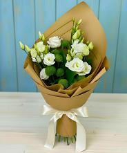 Букет цветов из:  Хризантемы и Лизиантусы в Горькой Балке