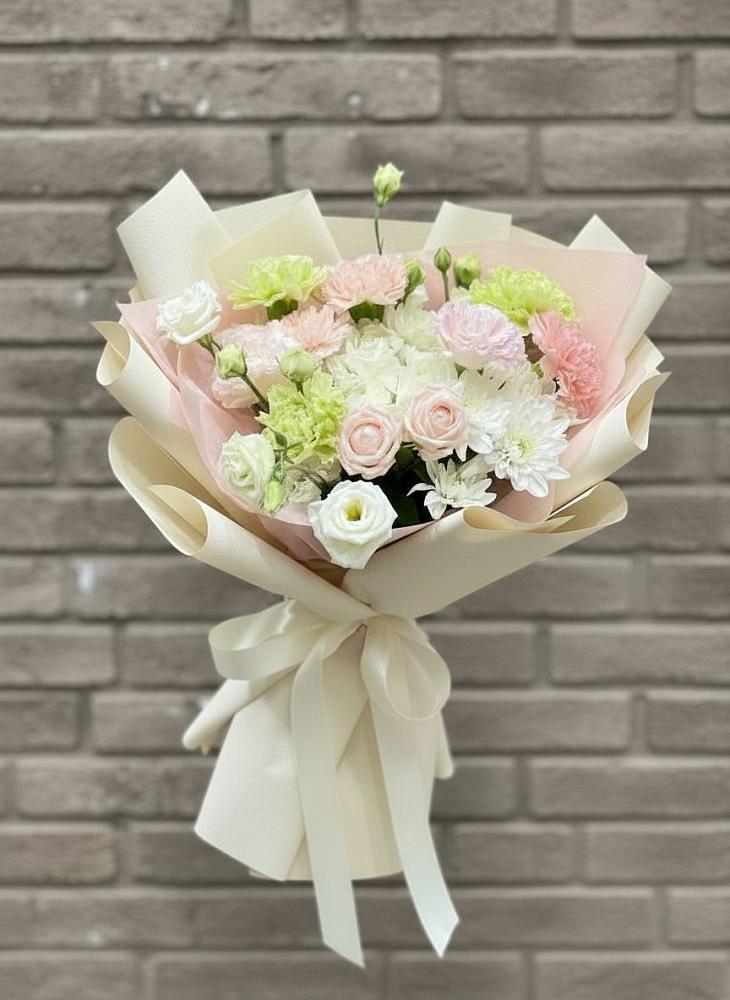 Букет цветов из: Гвоздики, Розы, Лизиантусы и Хризантемы в Горькой Балке