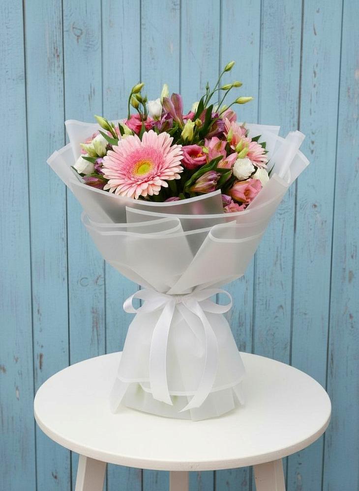 Букет цветов из: Герберы, Альстромерии и Лизиантусы в Горькой Балке