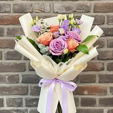 Букет цветов из:  Лизиантусы и Розы в Горькой Балке