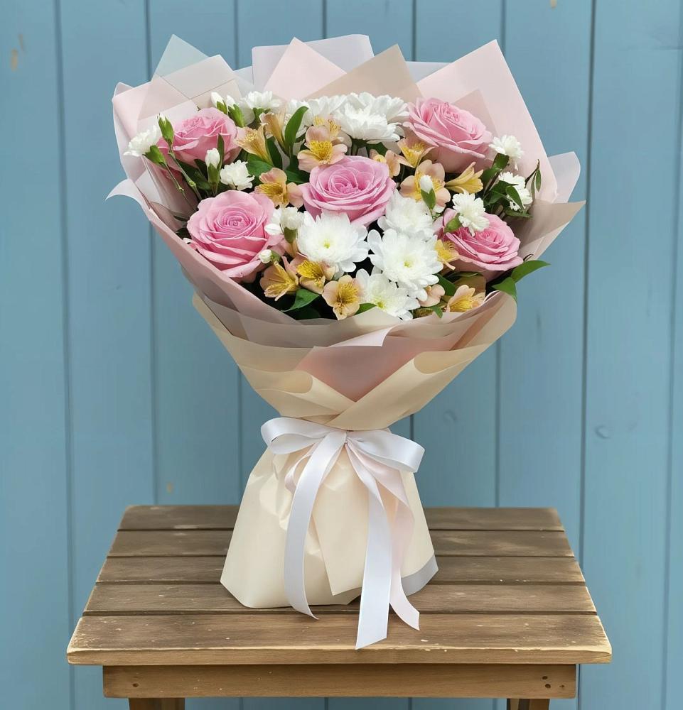 Букет цветов из: Гвоздики, Орхидеи и Розы в Горькой Балке