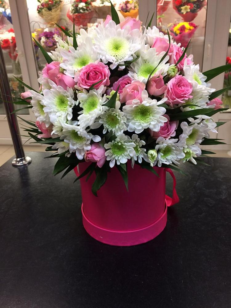 Цветочная композиция из Розы и Хризантемы в шляпной коробке в Горькой Балке