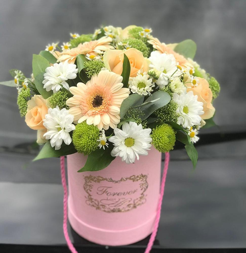 Цветочная композиция из Розы, Герберы и Хризантемы в шляпной коробке в Горькой Балке