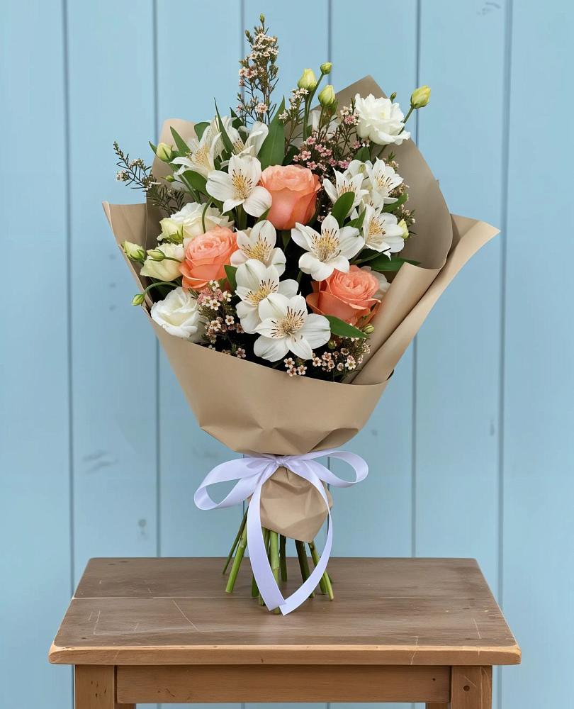 Букет цветов из: Альстромерии, Лизиантусы, Розы и Хризантемы в Горькой Балке