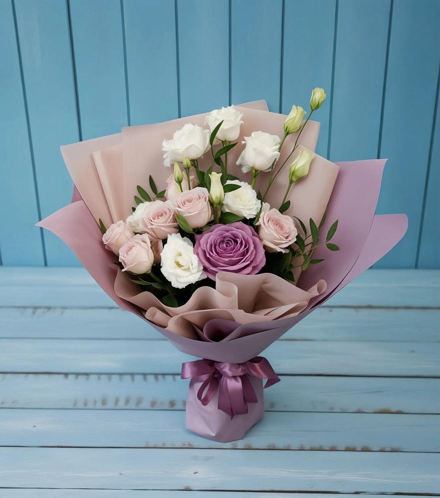 Букет цветов из: Розы и Лизиантусы в Горькой Балке